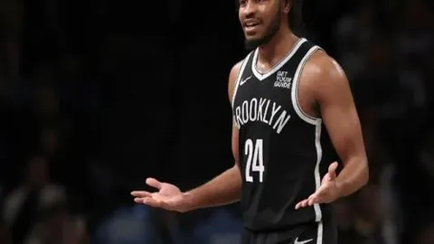 巴塞罗那与马竞战成4-4平，冷门迭起；热刺能否复制对曼城胜利神话引关注。