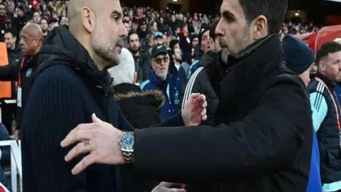 “利雅得胜利势头强劲，布罗佐维奇精准角球助攻，中卫法蒂尔头球破门！”